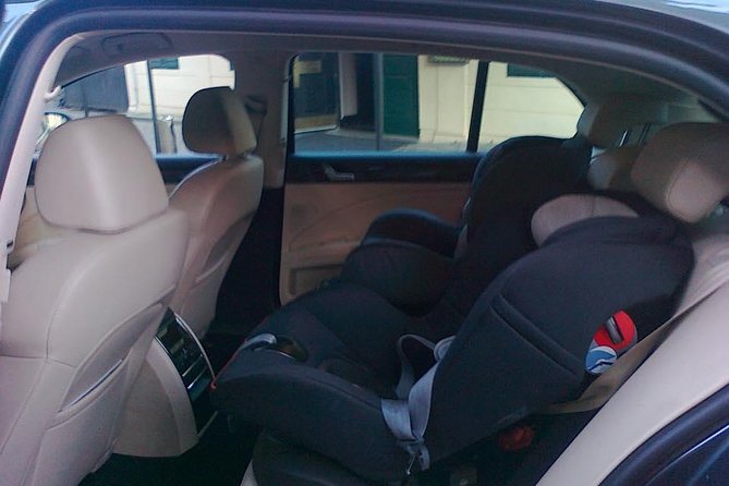 Private Transfer from Prague Airport to the City Centre - How this compares with handling the airport alone