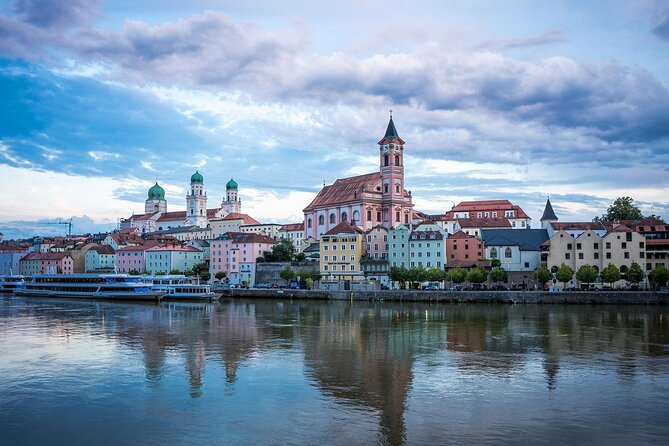 Private transfer from Prague to Passau, 2h of Sightseeing stop - A useful way to cross from Prague to Passau