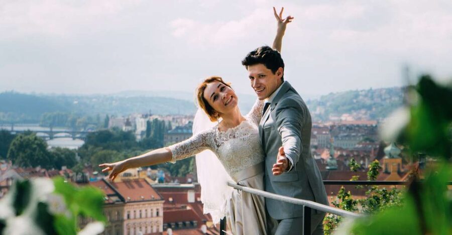 Professional photoshoot in Prague - 1 hour, 30 or 15 min - Charles Bridge: Classic Views and Quieter Corners