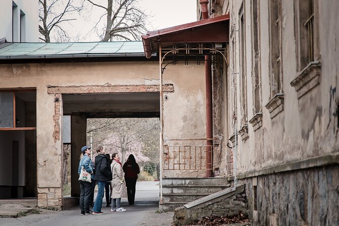 Psychiatric Hospital & Abandoned Cemetery - Returning to Bohnice and heading toward the metro