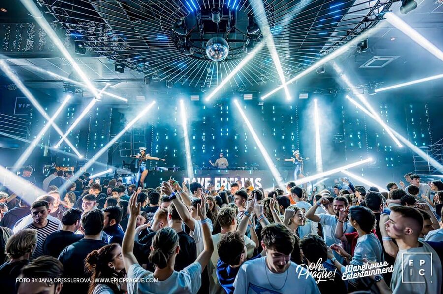 Pub Crawl with Shots and Night Club I Prague - Should you book this pub crawl?