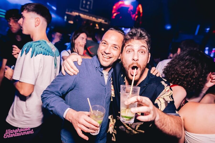 Pub Crawl with Shots and Night Club I Prague - How the guide affects the night