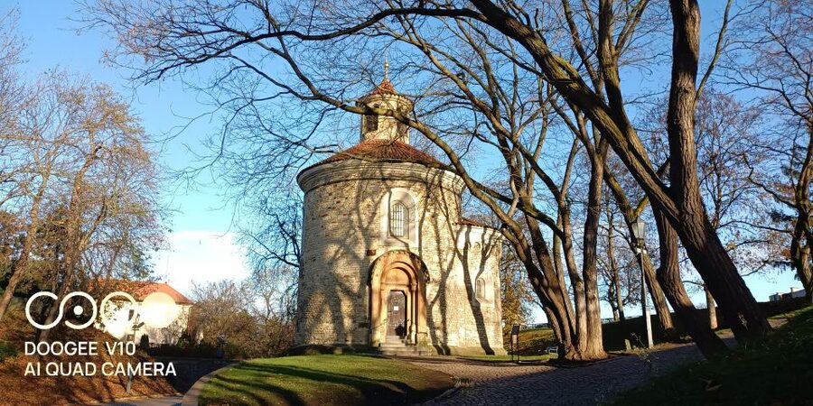 Real life in Prague - Easy Walk from Vysehrad to Vyton - The route down to Výtoň