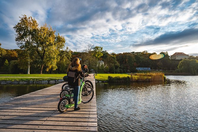 Rent your E-Scooter Hugo Bike in Prague! - Why a private group changes the experience