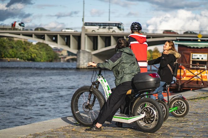 Rent your E-Scooter Hugo Bike in Prague! - Who will enjoy this ride most