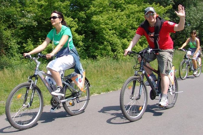 River & Park Bike Tour to Troja Chateau (Private small groups) - Group size, pace, and practical comfort