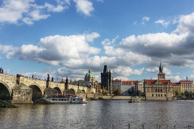 Shared Arrival Transfer: Prague Airport to Hotels - What the first 30 minutes really mean