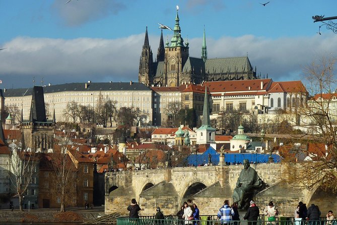 Shared Arrival Transfer: Prague Airport to Hotels - Luggage rules are stricter than they look