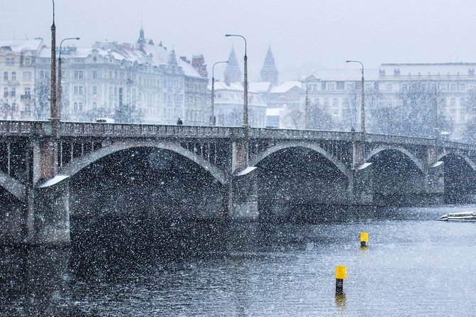 Shared Arrival Transfer: Prague Airport to Hotels - Timing, confirmation, and flight delays