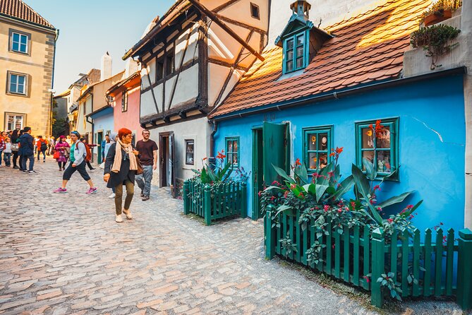 Skip the line: Prague Castle Interiors Tour with Local Guide - What the guides add