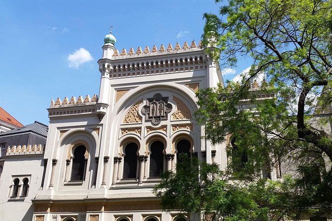 Small Group Prague Old Town and Jewish Quarter Walking Tour - The Jewish Quarter: synagogues, memory, and modern use