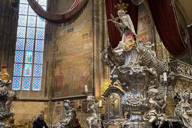 Small-Group Tour of Prague Castle with a local guide - Golden Lane and the northern fortifications