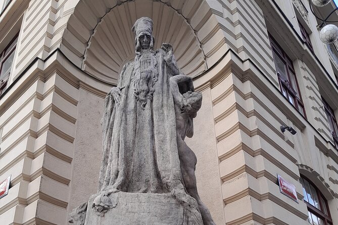 Small-Group Tour through the History of Jewish Prague - Maisel Synagogue and the early community