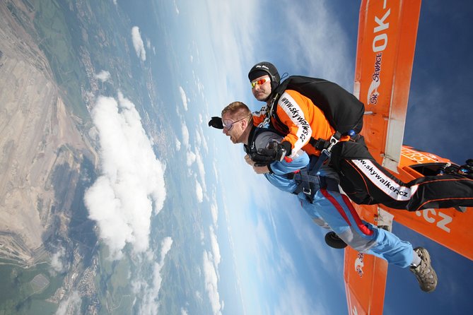 Tandem Skydiving Adventure in Prague - The short briefing that makes the jump possible