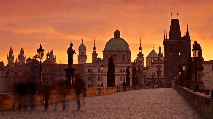 The essentials of Prague - Crossing Charles Bridge with the city around you