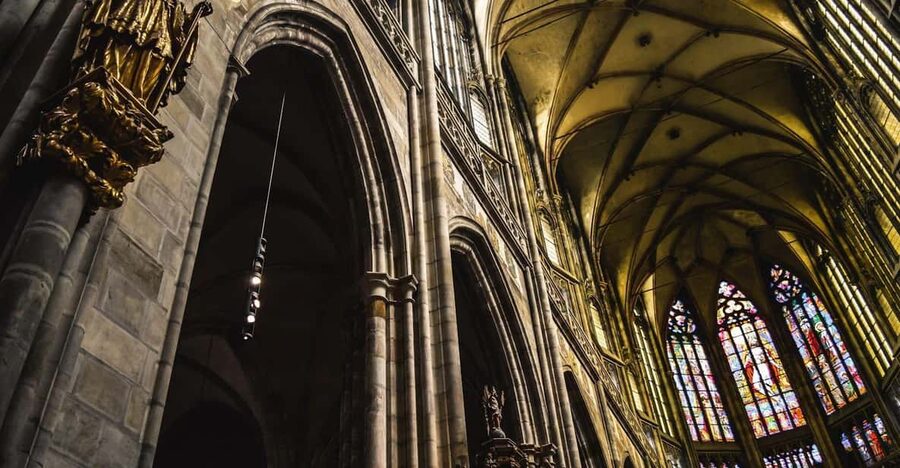 Tour of Prague Castle in italian language ticket included - Why Prague Castle works best with an Italian guide