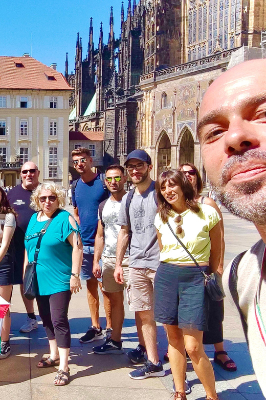 Tour of Prague Castle in italian language ticket included - Meeting at the Kohl Fountain