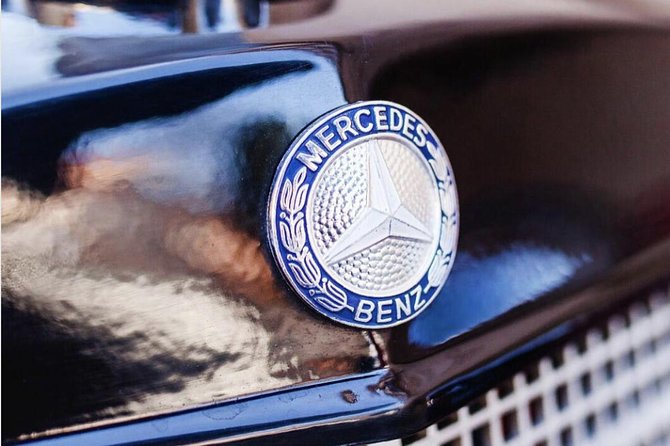 Vintage Cars Prague - Sightseeing Tour 90min / 1-6 pers. - Charles Bridge, the river, and Shooters Island