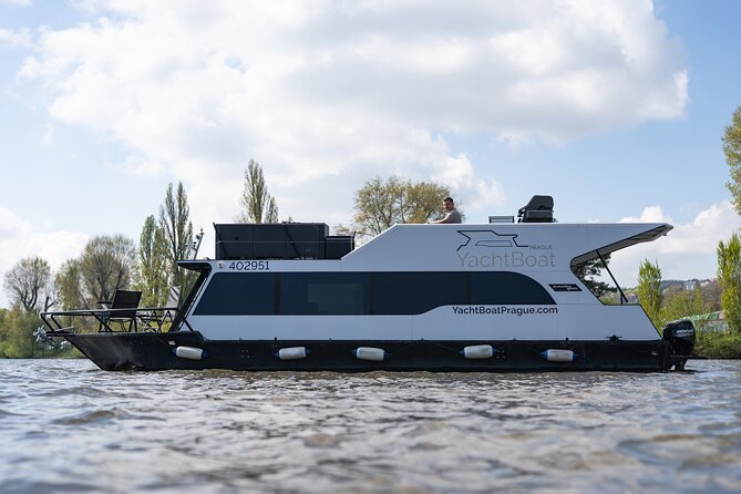 VIP Prague YachtBoat ONE Experience: All-You-Can-Drink - A private boat changes the Prague river experience