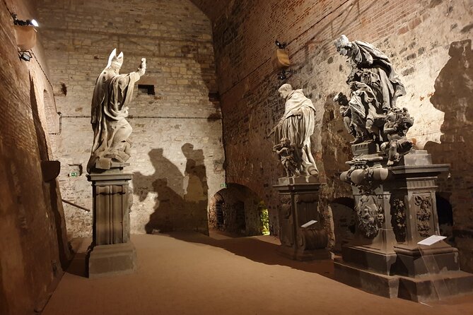 Vyšehrad Castle: Casemates and Gorlice - Walking through the cemetery of Czech artists