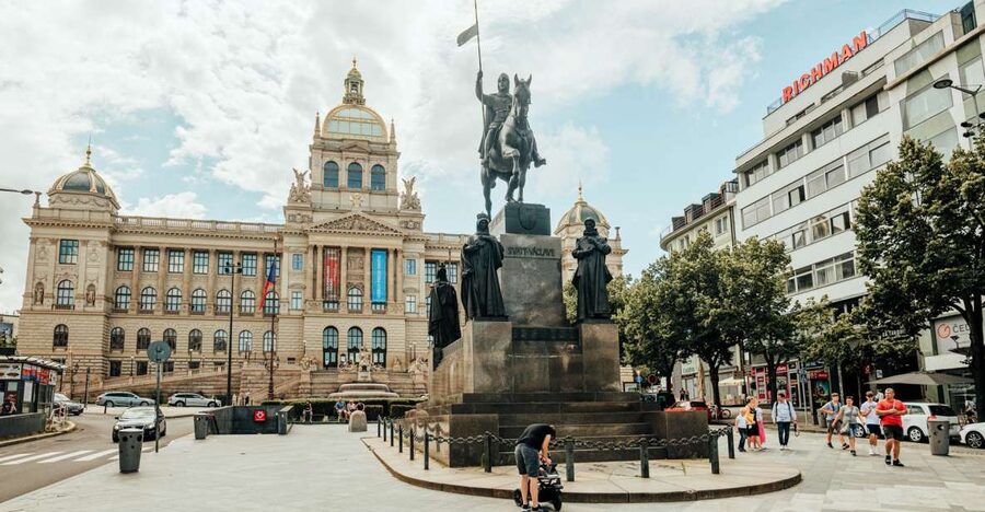 Walking tour of Prague in French : Nové Město - Starting at Jindřišská Tower and Senovážné Square