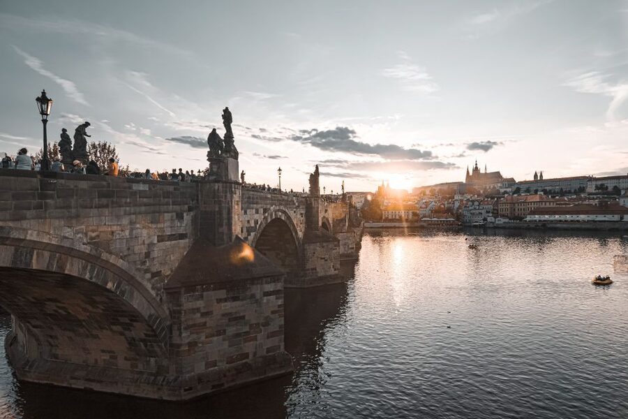 Walking tour of Prague in french: Old Town & Charles Bridge - Why this short French walking tour works