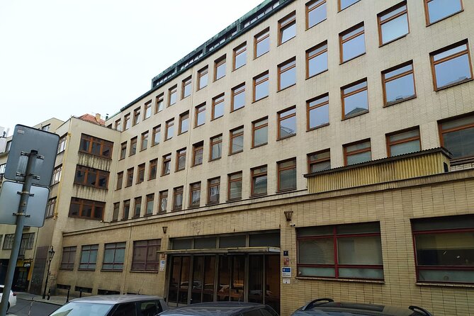 Wars and Totality Private Walking Tour in Prague - Petschek Palace and the Nazi occupation